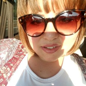 Meet your Posher, Emilie